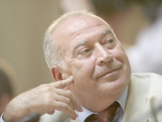 Voiculescu şi-a anunţat demisia din Senat